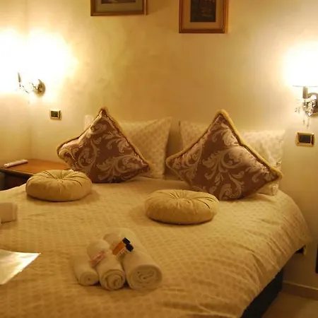 Royal Bed and Breakfast 4*